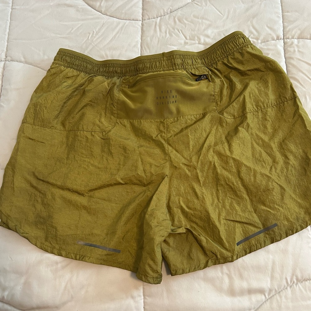 Nike Men Athletic Shorts - Picture 2 of 2